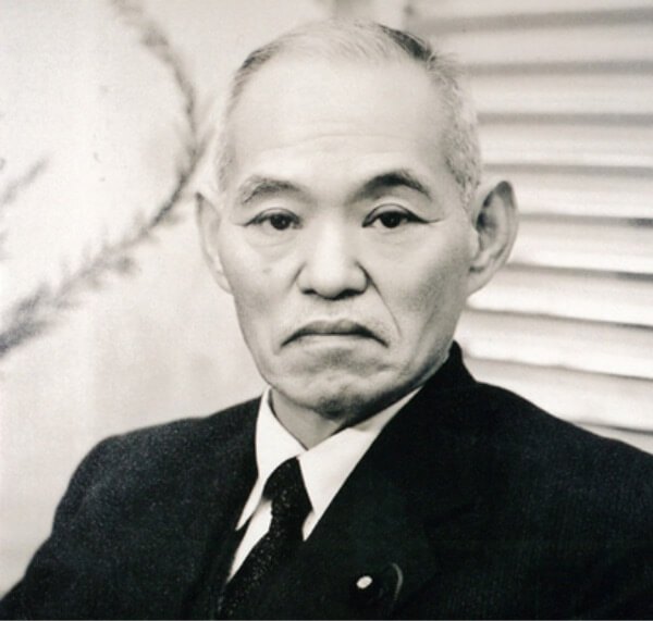 近畿大学初代総長 世耕弘一