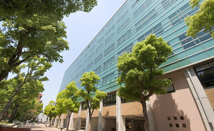 21号館(経営学部・短期大学部)