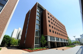 G館(総合社会学部)